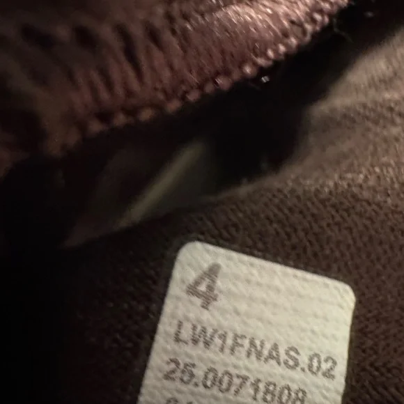 Lululemon Logo Elastic Everlux Shelf Tank NWT Size 4. - Picture 7 of 7